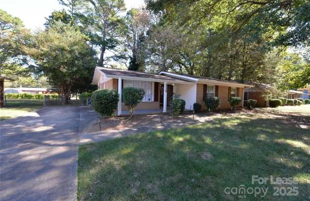 315 Briarwood Drive - 315 Briarwood Drive, Charlotte, NC 28215