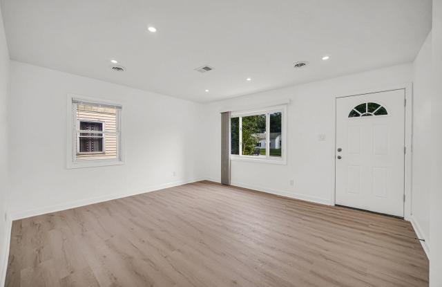 3 Bedroom 1 Bathroom House for Rent! Gallery 4