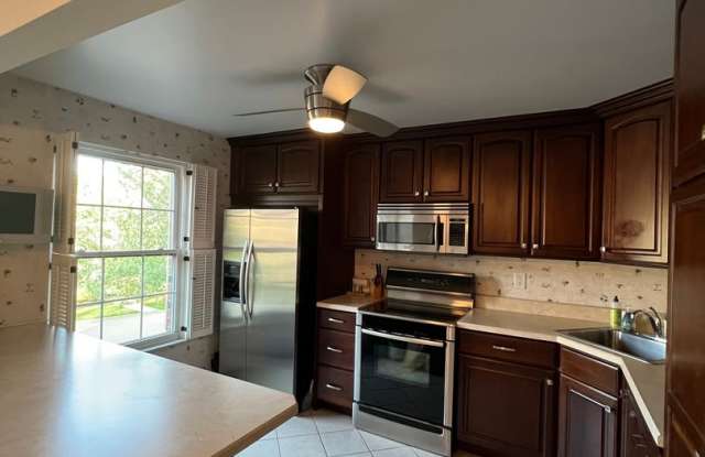 Robinson 2 Bed, 2.5 Bath Townhouse in Private Community Gallery 4