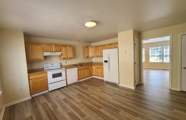 Newly Renovated - 2 Bedroom, 2.5 Bath Townhome Near Med Center - Available 08/05! Gallery 3