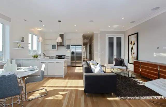 2405 North Greenview Avenue photos photos