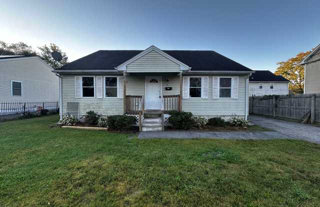 Beautiful 3-Bedroom Single Family House for Rent in Springfield! photos photos