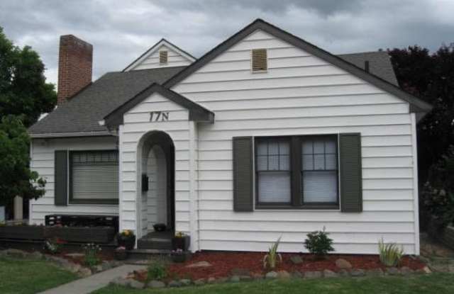 Charming 3 Level Home! - 17 North Franklin Avenue, Wenatchee, WA 98801