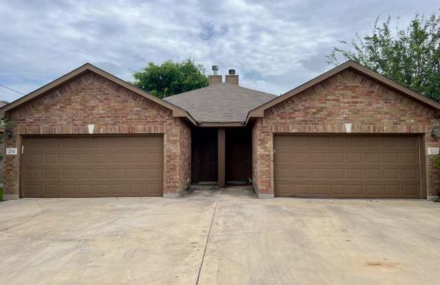 Charming 3-Bedroom Duplex in New Braunfels photos photos