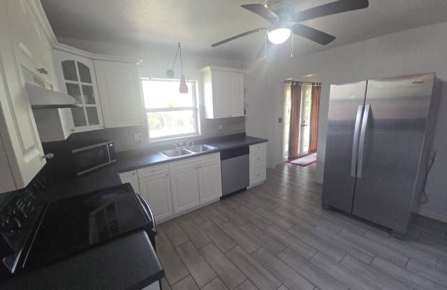 3 bedroom 2 bath home great location Gallery 4