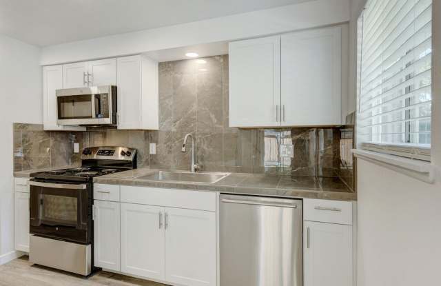Newly Renovated Townhouse - Pet Friendly!! photos photos