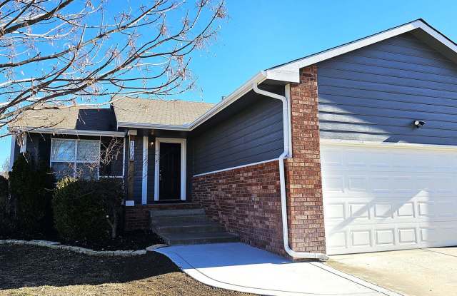 Beautiful 3 bed, 3 bath home in Andover - 1722 Pear Tree Court, Andover, KS 67002