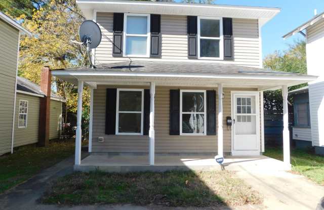 4 bedroom In Pasquotank County - 305 South Dyer Street, Elizabeth City, NC 27909