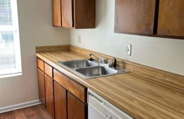 Avalon Townhomes - Washer & Dryer included!! Gallery 4