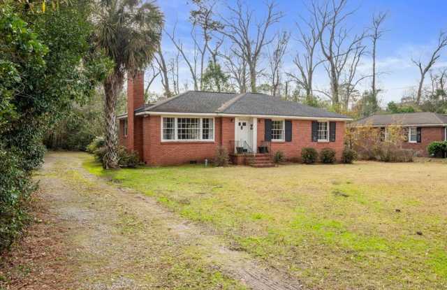 Welcome to 67 Nelson Ave – Comfortable Living in a Prime Savannah Location! photos photos