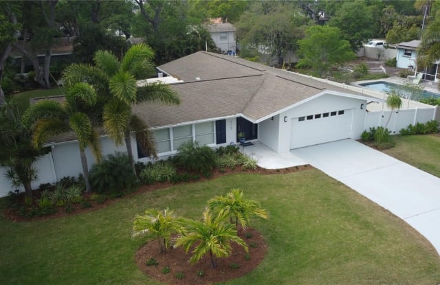719 OAKRIDGE LANE - 719 Oakridge Lane, Belleair Bluffs, FL 33770