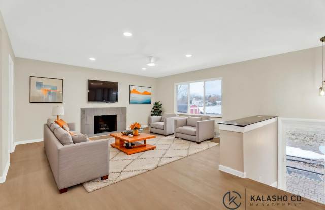 3BD | 3BTH - HOT TUB - WATER FRONT - NEWLY RENOVATED - ON SYLVAN LAKE photos photos