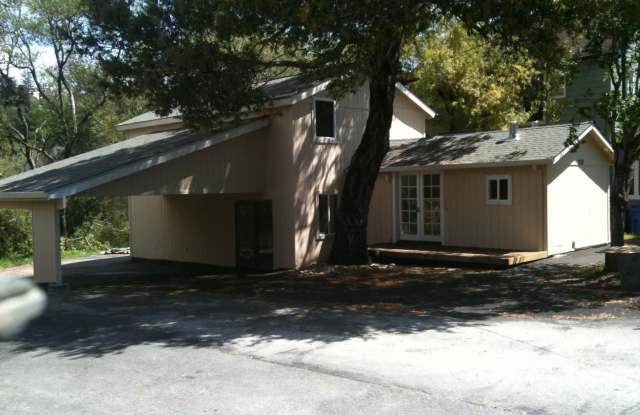 3/1 Close to UC, hiking, mountain biking and downtown photos photos