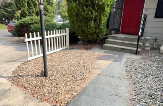 Large 4 Bedroom Orchards Home with private backyard! Gallery 4