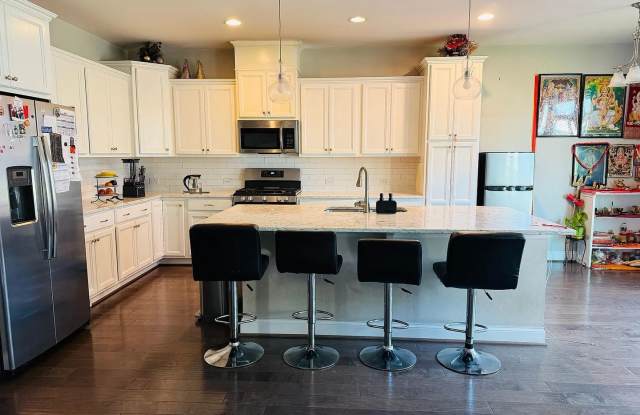 Room in 4 Bedroom Home in Apex Gallery 3
