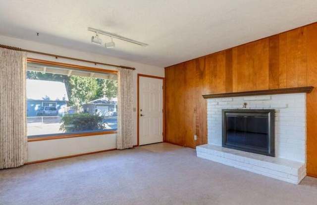 Nice Home in a Quiet Milwaukie Neighborhood! Gallery 4