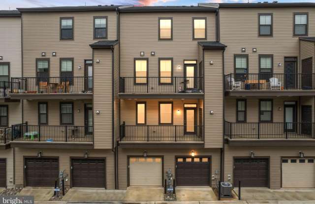 43361 RADFORD DIVIDE TERRACE - 43361 Radford Divide Terrace, Moorefield Station, VA 20148