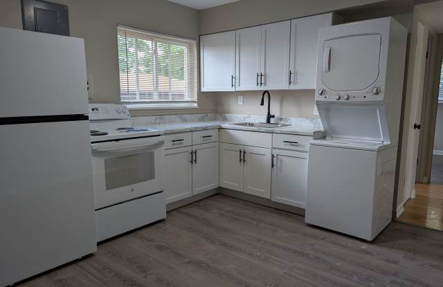 Beautiful, Fully Renovated 2 Bedroom in North County - IN UNIT Washer/Dryer - 6058 Madison Avenue, Berkeley, MO 63134