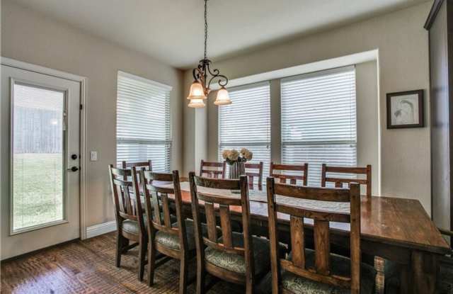 Spacious 4BR House in Melissa Gallery 4