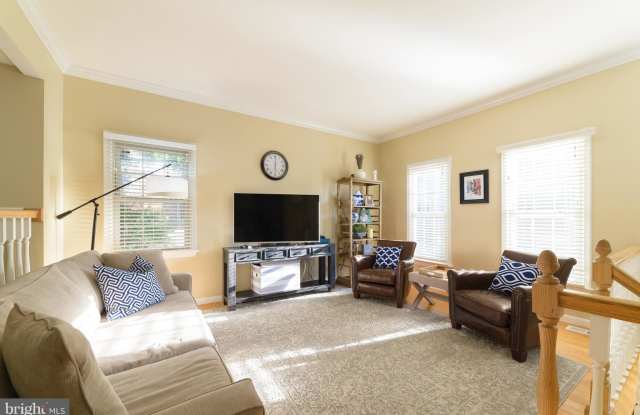 3811 BRIGHTON COURT Gallery 3