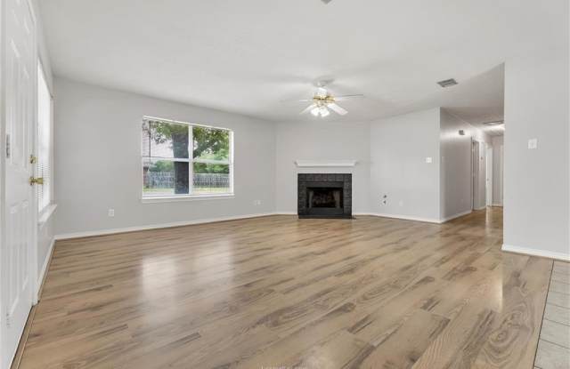 826 Azalea Court Gallery 3