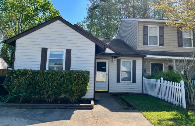 3BR/ 2BA Townhouse - Close to Town center! Fenced Backyard with Storage shed - 116 Greendale Road, Virginia Beach, VA 23452