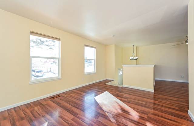 2 WEEKS FREE RENT & FREE 55" TV IF MOVED IN BY 9/30! Beautiful 3bd/2ba Home Near Buckley Space Force Base! Gallery 3