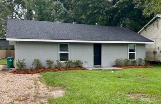 Single Family House Located 1018 W 25th Ave Covington photos photos