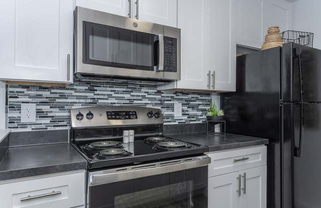 Galbraith Pointe Apartments and Townhomes Gallery 2
