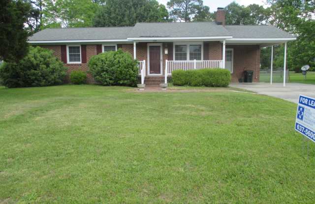 1730 Elmwood St. Spacious yard for entertaining! - 1730 Elmwood Drive, New Bern, NC 28560 1730 Elmwood St. Spacious yard for entertaining! - 1730 Elmwood Drive, New Bern, NC 28560
