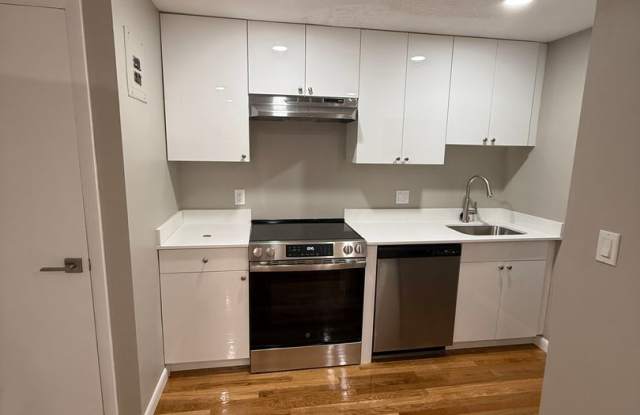 Good Deal in JP! 1-Bed with Heat/HW Incl Gallery 1