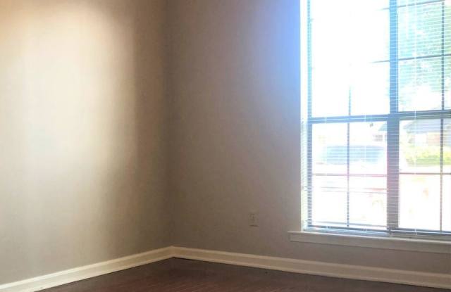 4356 HIllside Oaks Circle Gallery 2