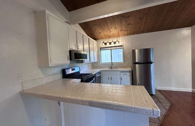 28226 Larchmont Ln Gallery 3