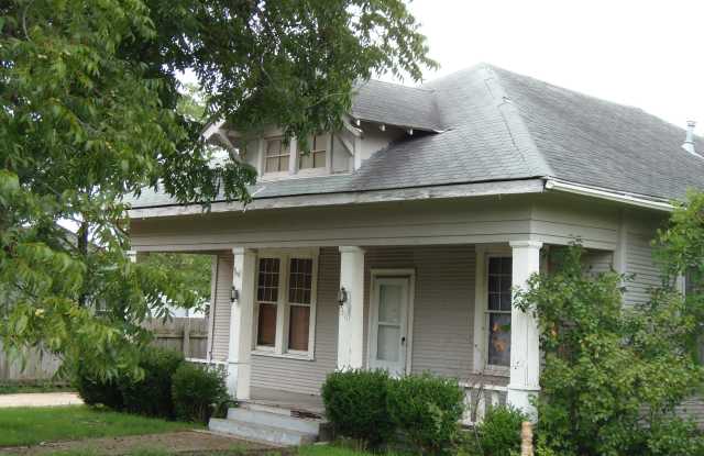 311 North Doak Street Gallery 3