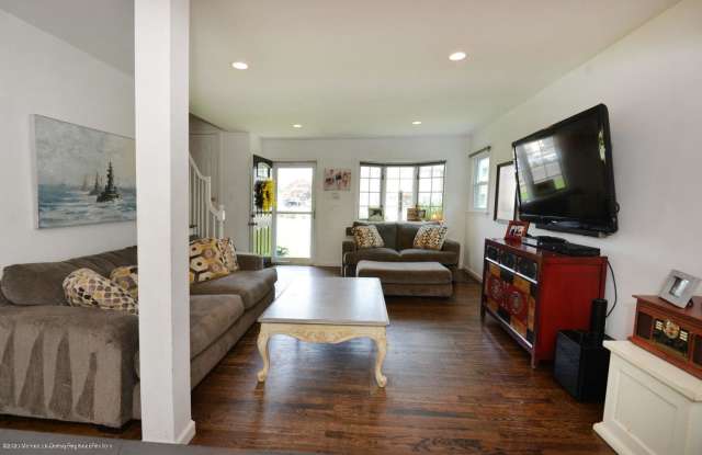406 8th Avenue Gallery 4