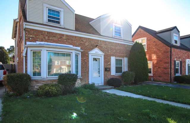 5815 N Canfield Avenue photos photos