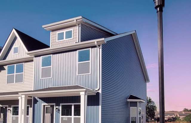 Luxury Townhome For Rent Near Billy Dunlop Park! - 315 Front Ridge Circle, Clarksville, TN 37042