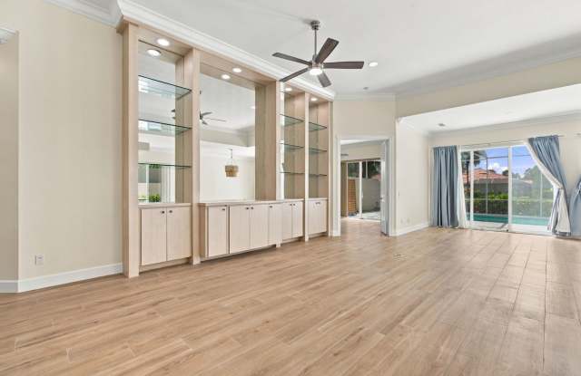 ** VILLAGE WALK ** 3 BED + DEN / 2 BATH - POOL - AMAZING AMENTIES! - NORTH NAPLES - ANNUAL RENTAL Gallery 4