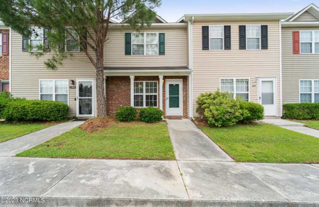 207 Pinegrove Court Gallery 1