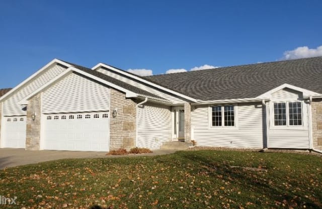 605 NW Crestview Ct - 605 Northwest Crestview Court, Ankeny, IA 50023