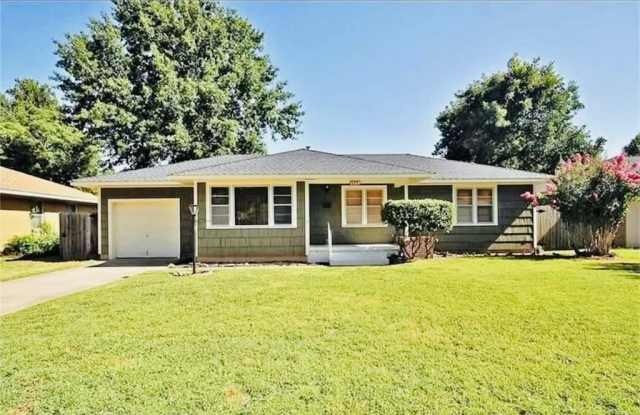 1505 Huntington Way photos photos