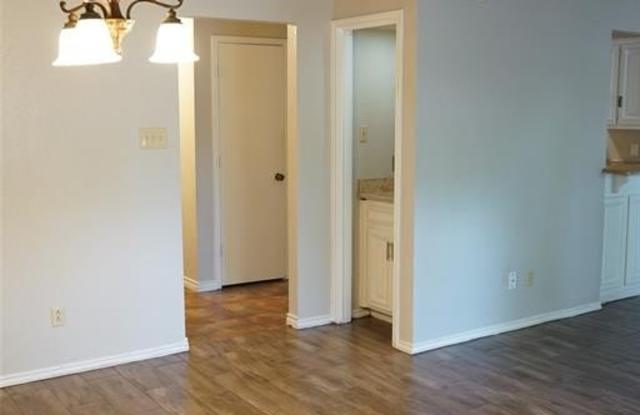 1902 Turf Club Drive Gallery 2
