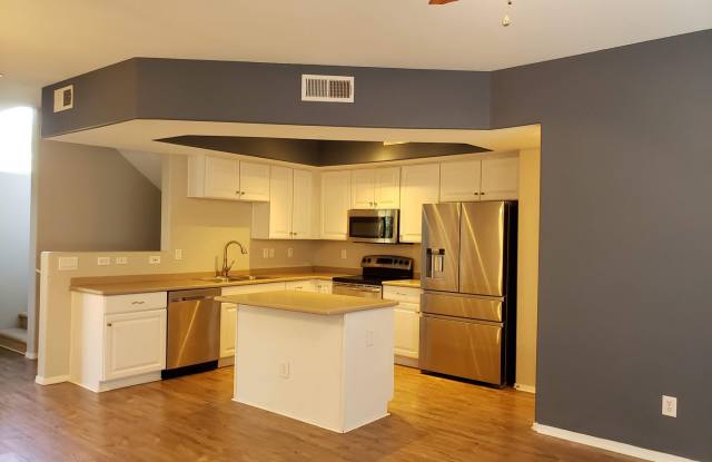 CONDO AVAILABLE NOW IN CONVENIENT CHANDLER LOCATION!!! photos photos