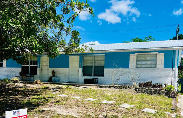 2/1.5 Duplex in Fisherman's Haven photos photos