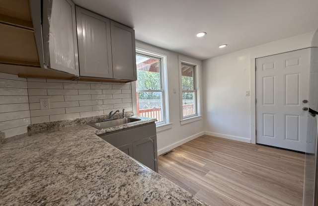 712 East St photos photos