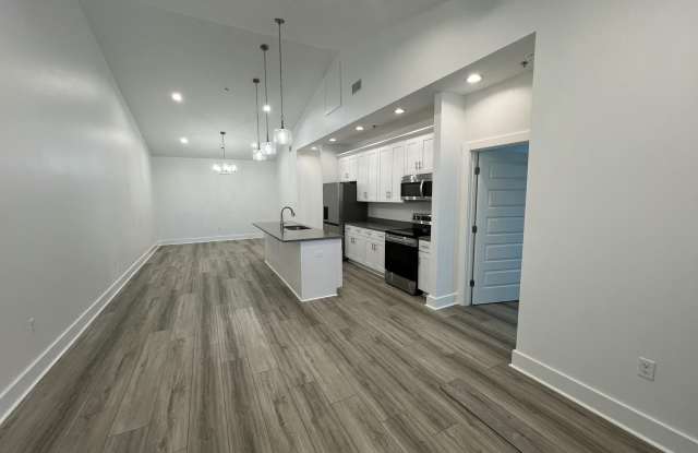 300 Seminary Drive lot: 15 Gallery 4