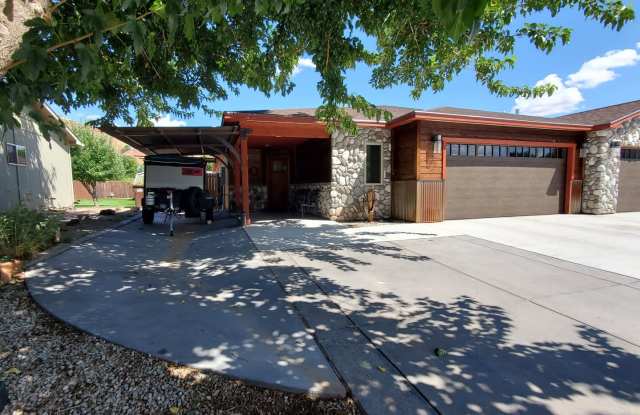 Beautiful Twin Home - 826 Palisade Drive, Moab, UT 84532