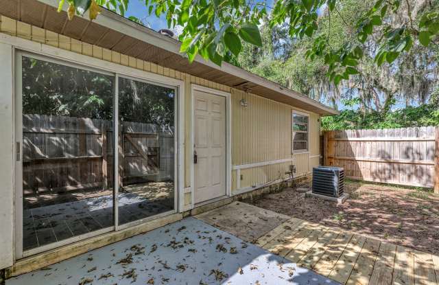 Spacious 3BR/2BA Ocala Home with Modern Finishes,Fireplace Floor-to-Ceiling Sliding Glass Doors & Private Fenced Patio photos photos