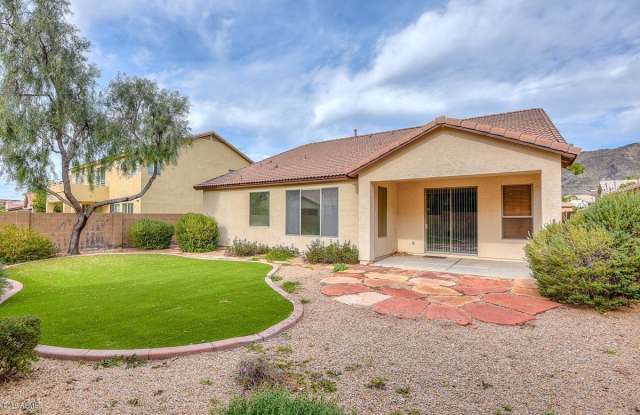 5921 W CHARLOTTE Drive Gallery 3
