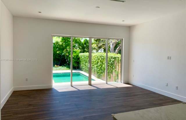 2852 Southwest 32nd Court photos photos